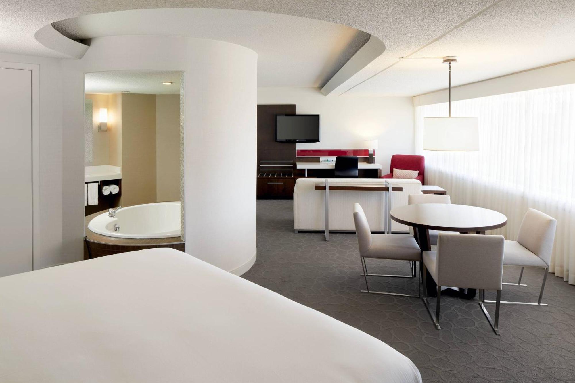 Delta By Marriott Hotel 4*